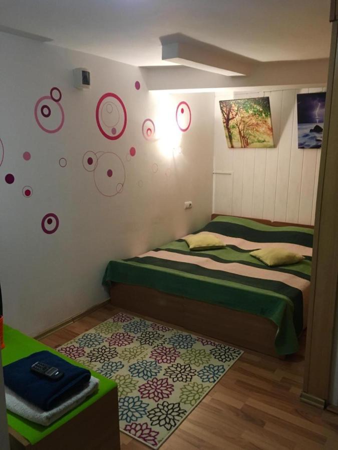 Rolling Stone Hostel Брашов Экстерьер фото