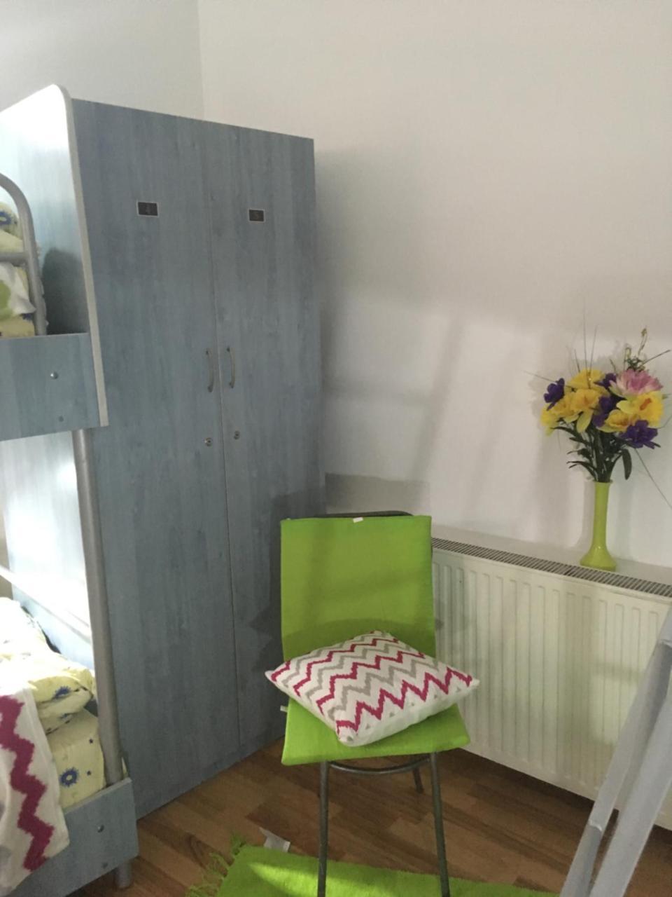 Rolling Stone Hostel Брашов Экстерьер фото