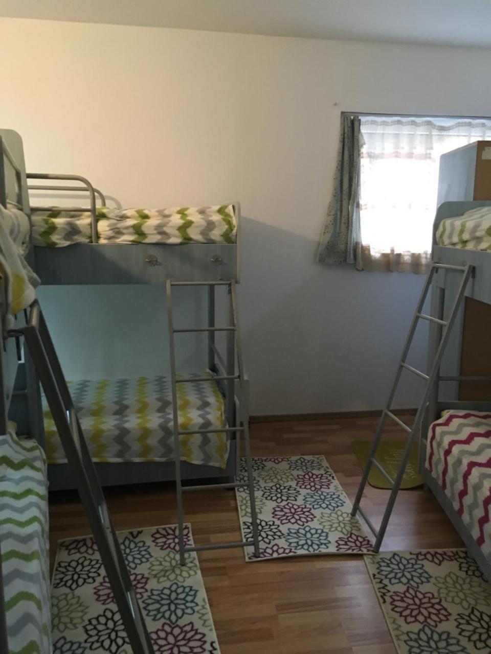 Rolling Stone Hostel Брашов Экстерьер фото