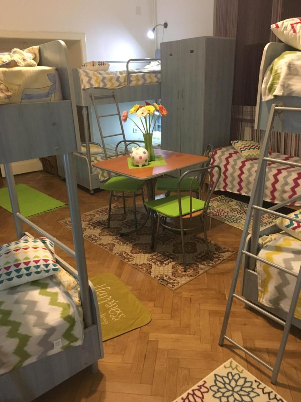 Rolling Stone Hostel Брашов Экстерьер фото