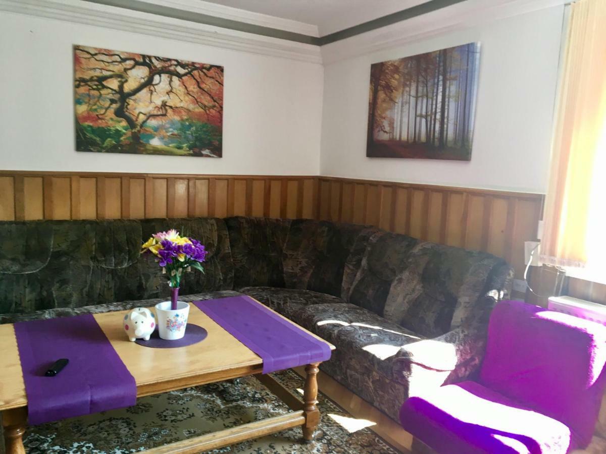 Rolling Stone Hostel Брашов Экстерьер фото