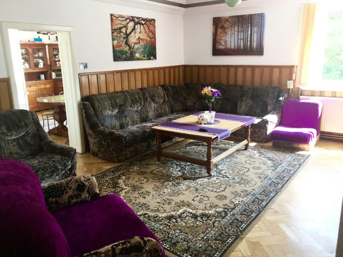 Rolling Stone Hostel Брашов Экстерьер фото