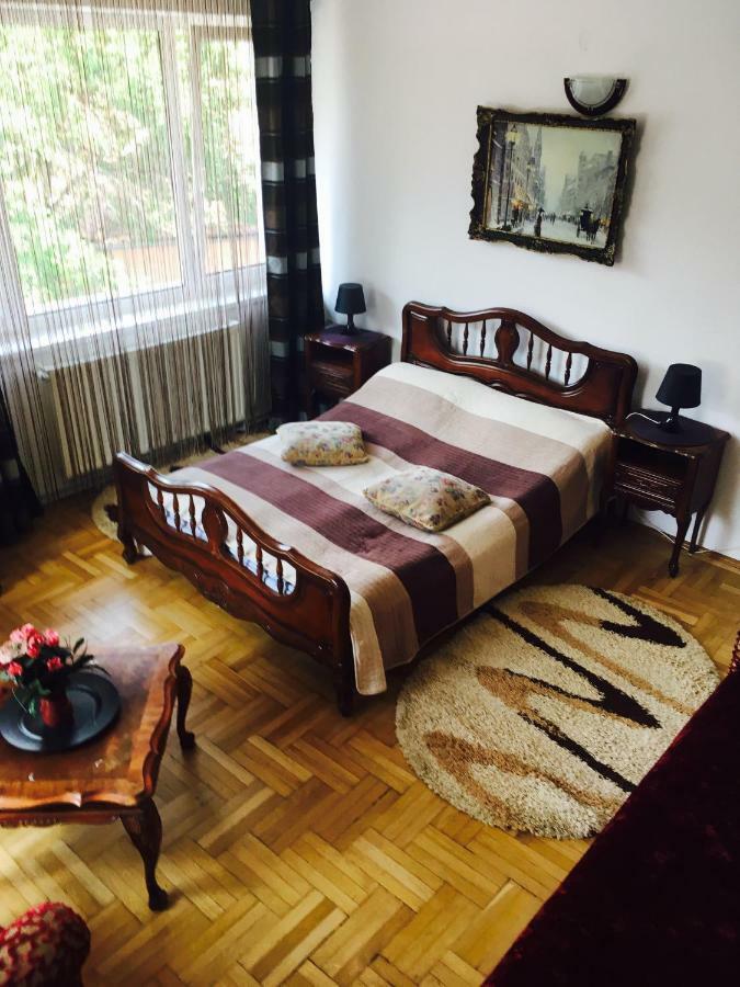 Rolling Stone Hostel Брашов Экстерьер фото